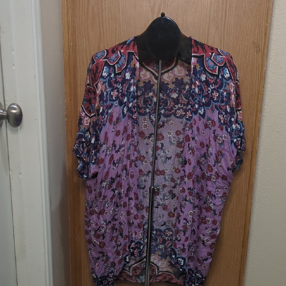 Time and Tru Floral Kimono